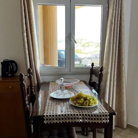 Διαμέρισμα Miros Apts 2 In 50m From The